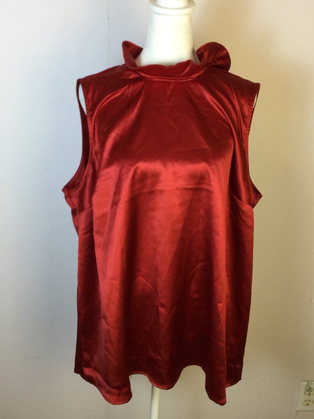 New! Torrid Belle Isle Blouse Tank Top 0X Womans Ruffle Neck Bow Back Red Satin